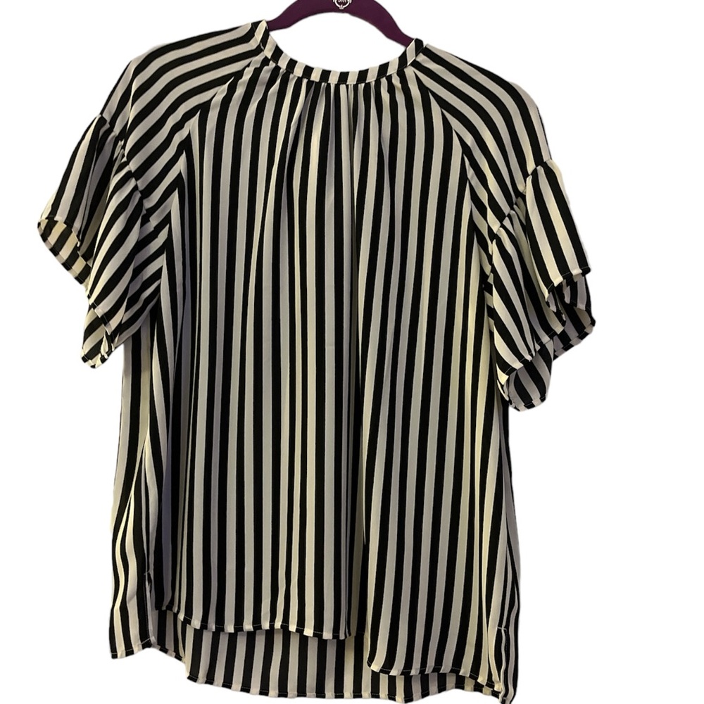 Loft size XS.  Black and white stripe with back tie.